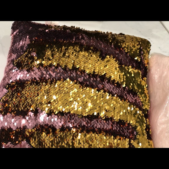 Pillows - Picture 14 of 16